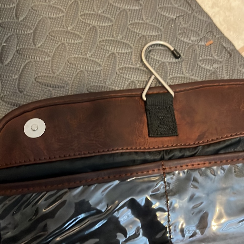 Toiletry bag - Picture 3 of 10